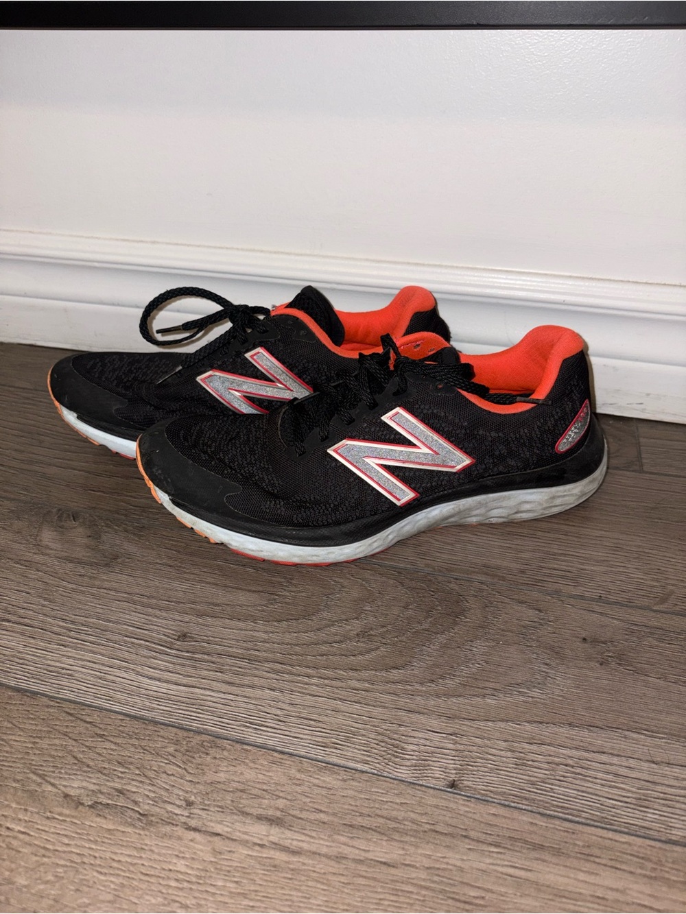 New Balance Women's 680 V7 Running Shoes
